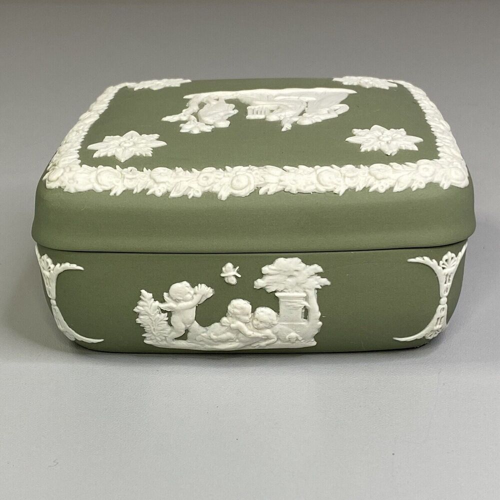 VTG Wedgewood Saga Green Jasperware Porcelain Trinket Box England 4" x 4" x 3" - Picture 5 of 11